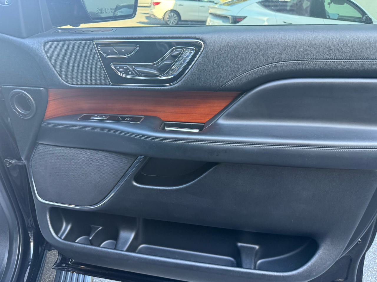 Lincoln Navigator L Black Label 4D SUV 4WD 2019 Lincoln Navigator L Black Label 4D SUV 4WD 2019