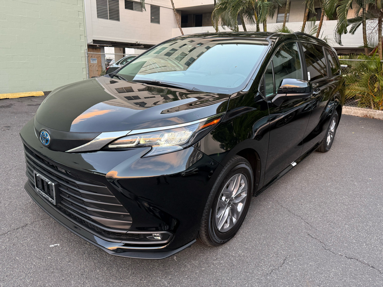 2025 Toyota Sienna XLE AWD 7-Passenger (Natl)