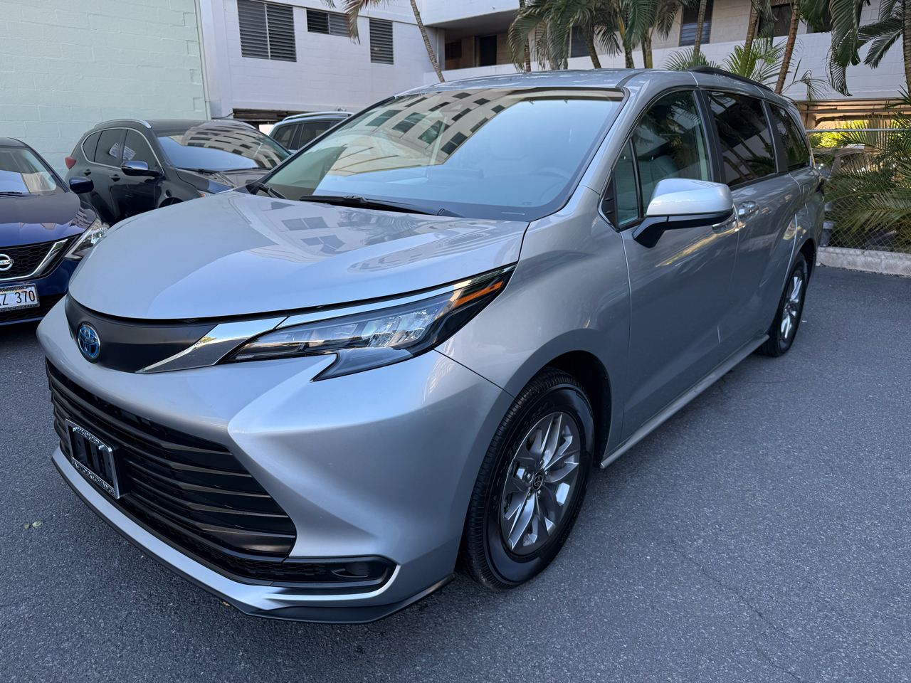 2025 Toyota Sienna LE FWD 8-Passenger (Natl)