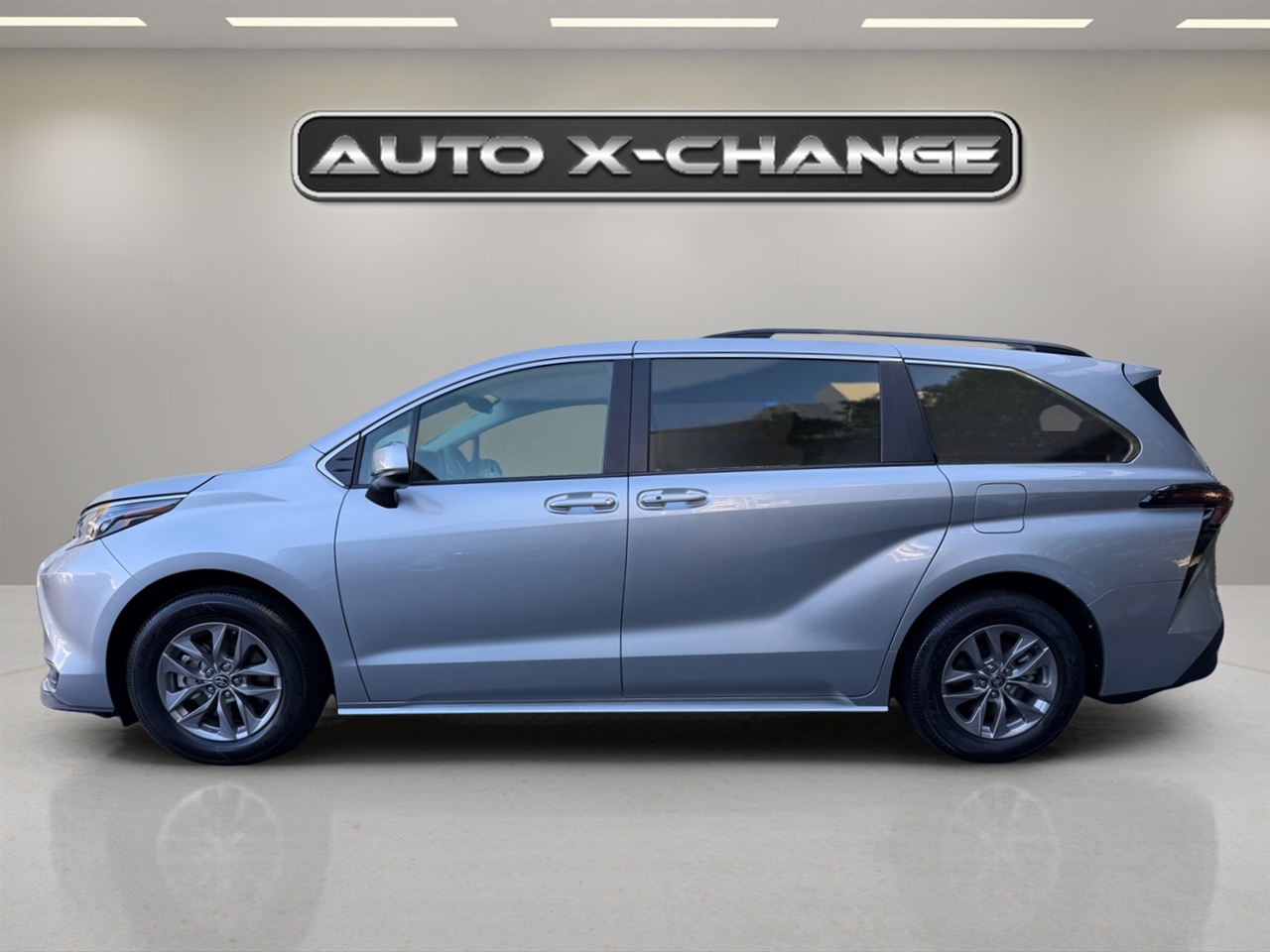 Toyota Sienna LE FWD 8-Passenger (Natl) 2025