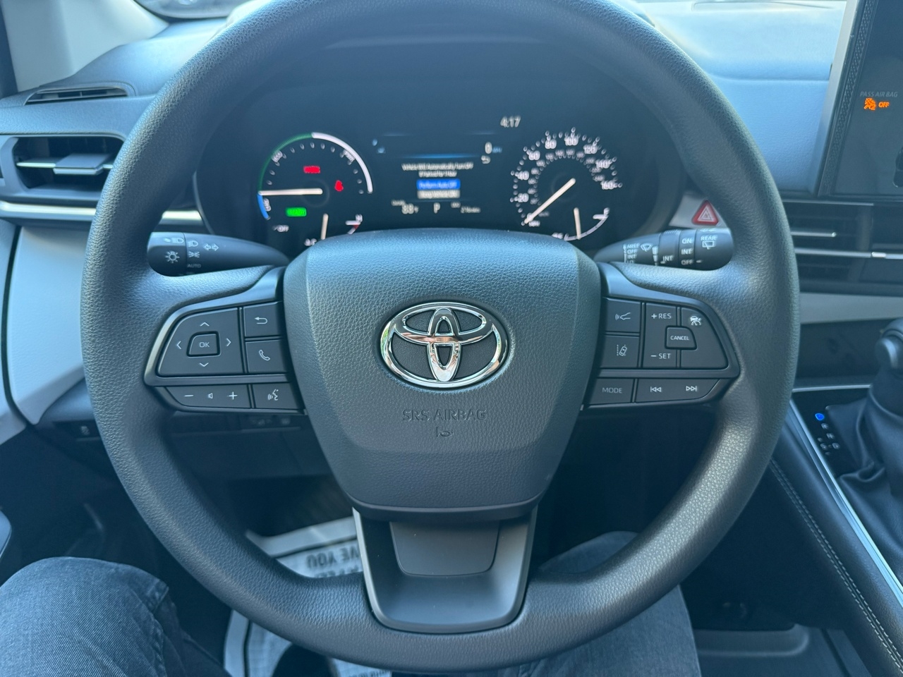 Toyota Sienna LE FWD 8-Passenger (Natl) 2025