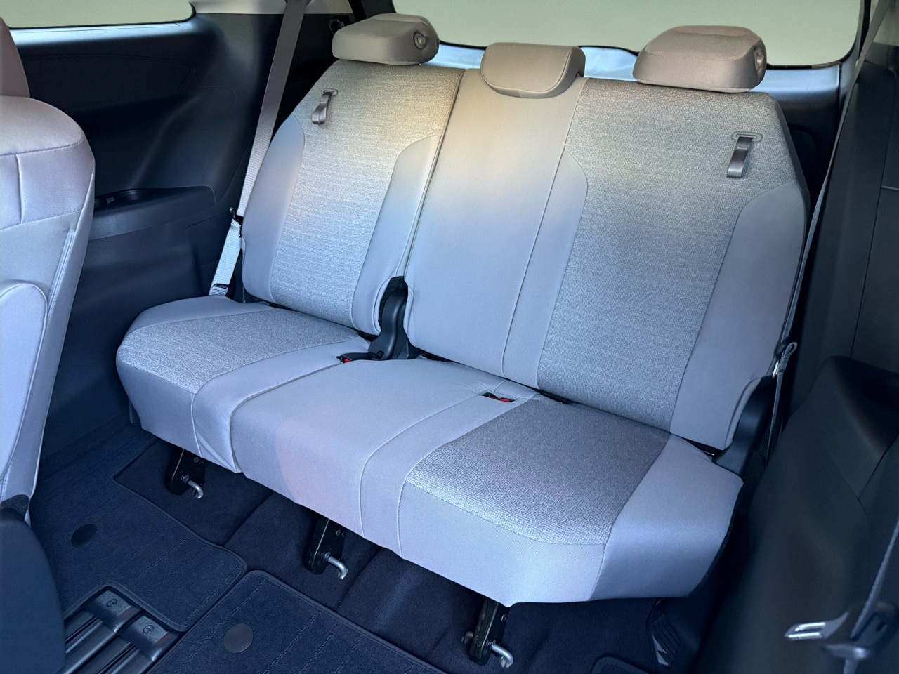 Toyota Sienna LE FWD 8-Passenger (Natl) 2025