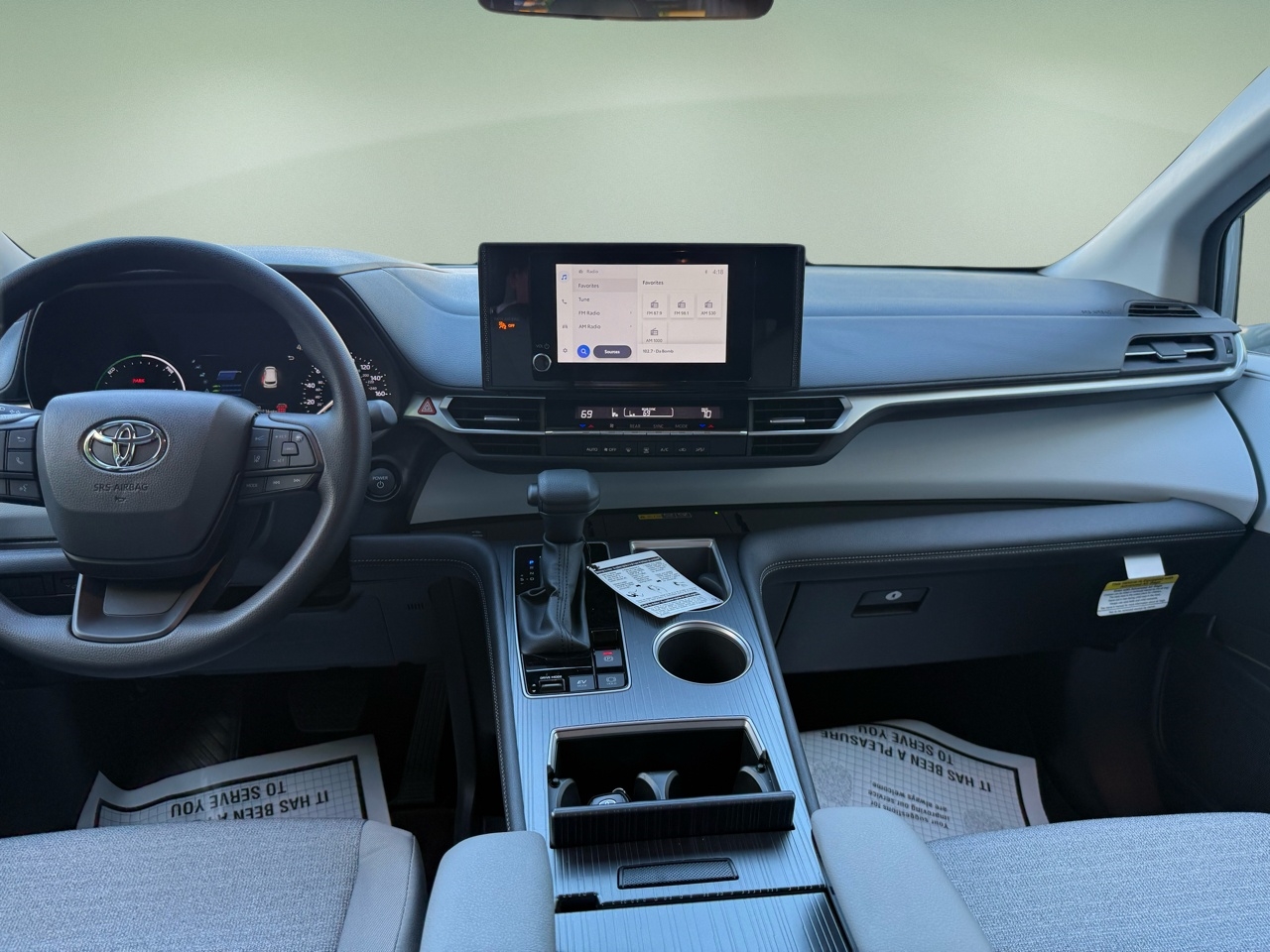 Toyota Sienna LE FWD 8-Passenger (Natl) 2025