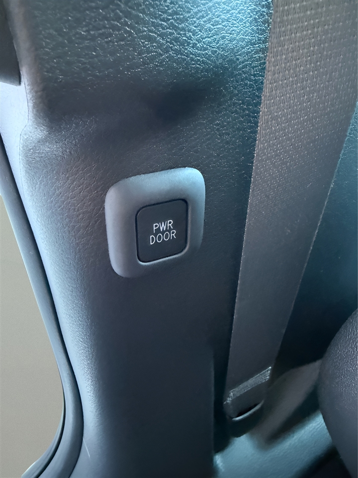 Toyota Sienna LE FWD 8-Passenger (Natl) 2025