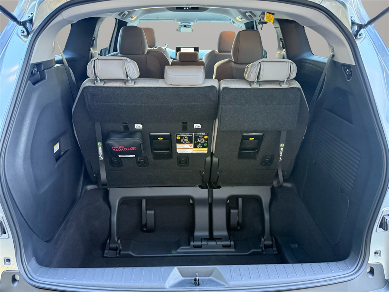 Toyota Sienna LE FWD 8-Passenger (Natl) 2025