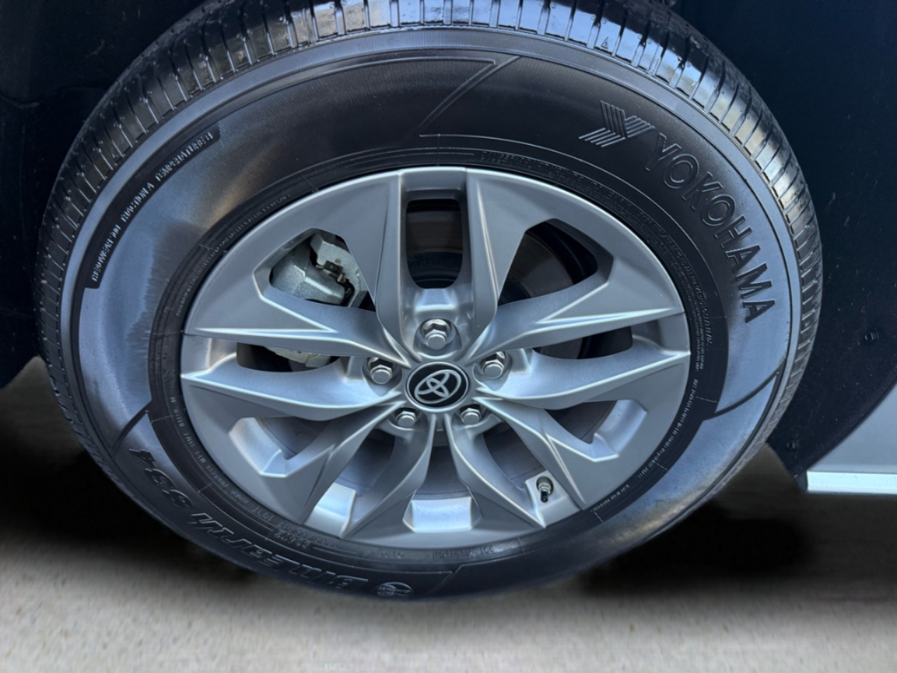 Toyota Sienna LE FWD 8-Passenger (Natl) 2025