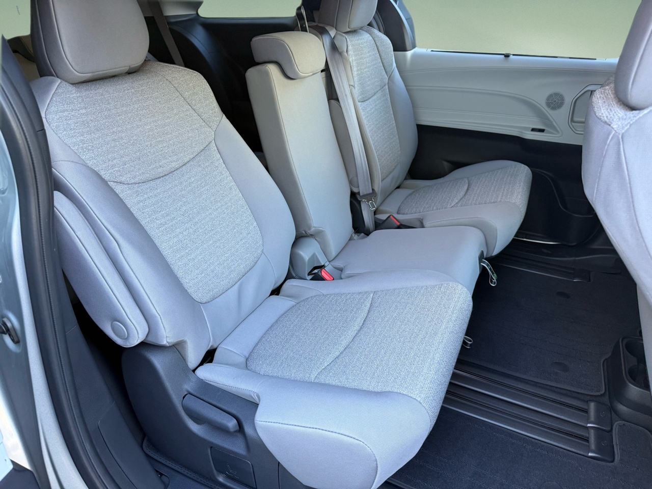 Toyota Sienna LE FWD 8-Passenger (Natl) 2025