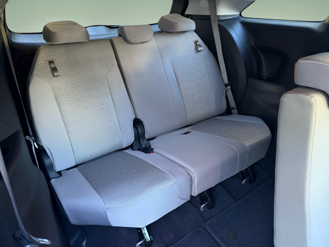 Toyota Sienna LE FWD 8-Passenger (Natl) 2025