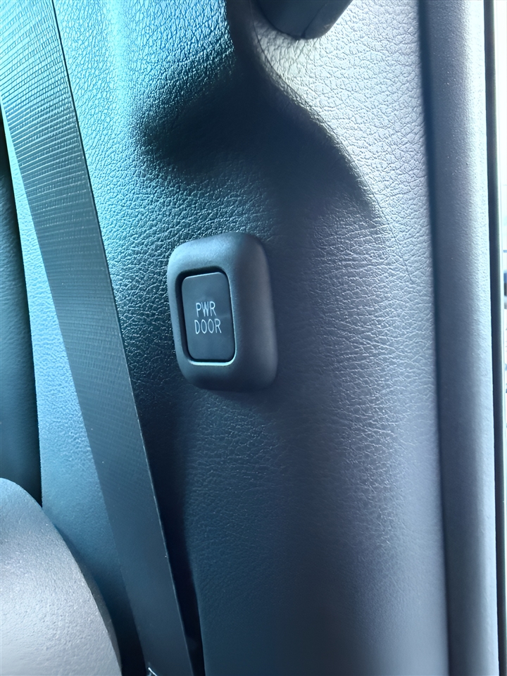 Toyota Sienna LE FWD 8-Passenger (Natl) 2025