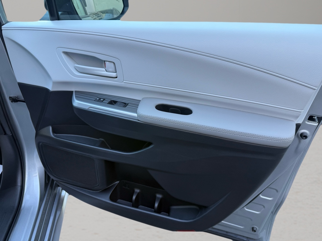 Toyota Sienna LE FWD 8-Passenger (Natl) 2025