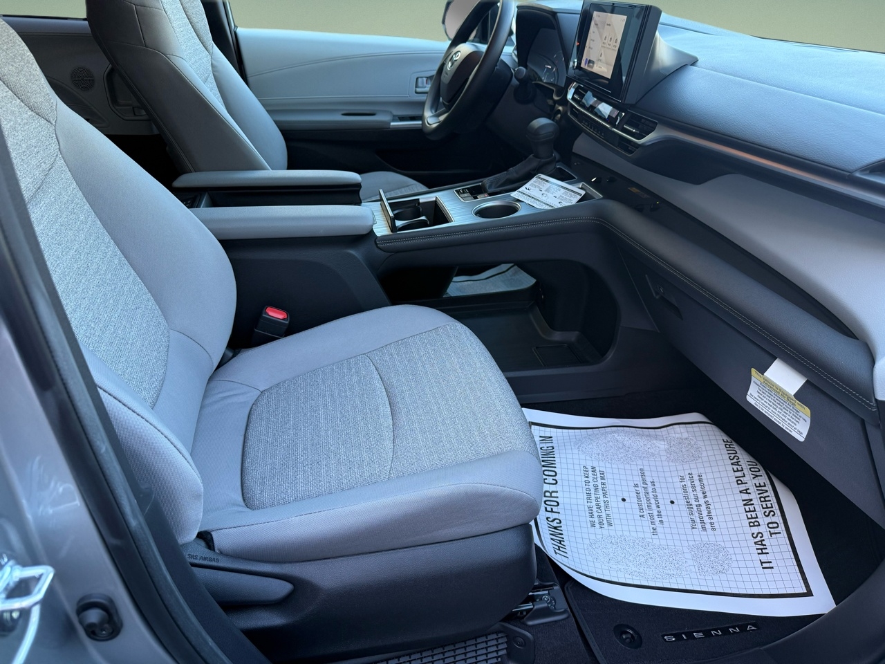 Toyota Sienna LE FWD 8-Passenger (Natl) 2025