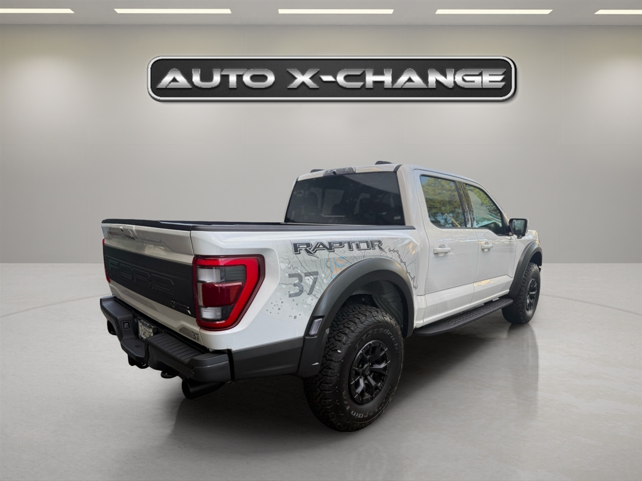 Ford F-150 SVT Raptor SuperCrew 5.5-ft. Bed 4WD 2023