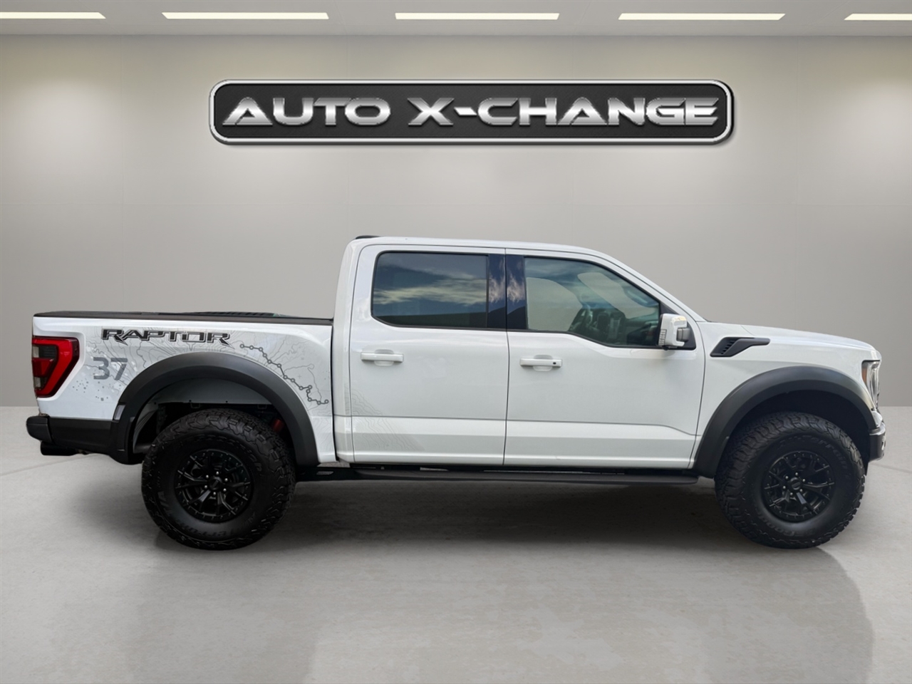 Ford F-150 SVT Raptor SuperCrew 5.5-ft. Bed 4WD 2023