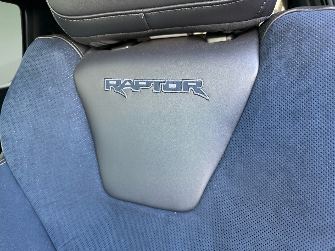 Ford F-150 SVT Raptor SuperCrew 5.5-ft. Bed 4WD 2023