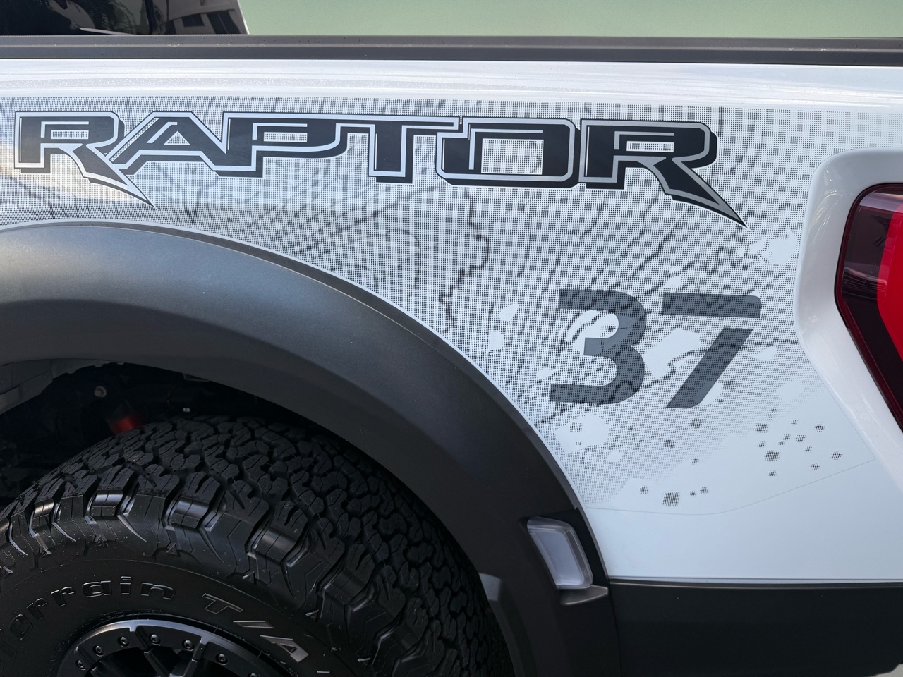 Ford F-150 SVT Raptor SuperCrew 5.5-ft. Bed 4WD 2023