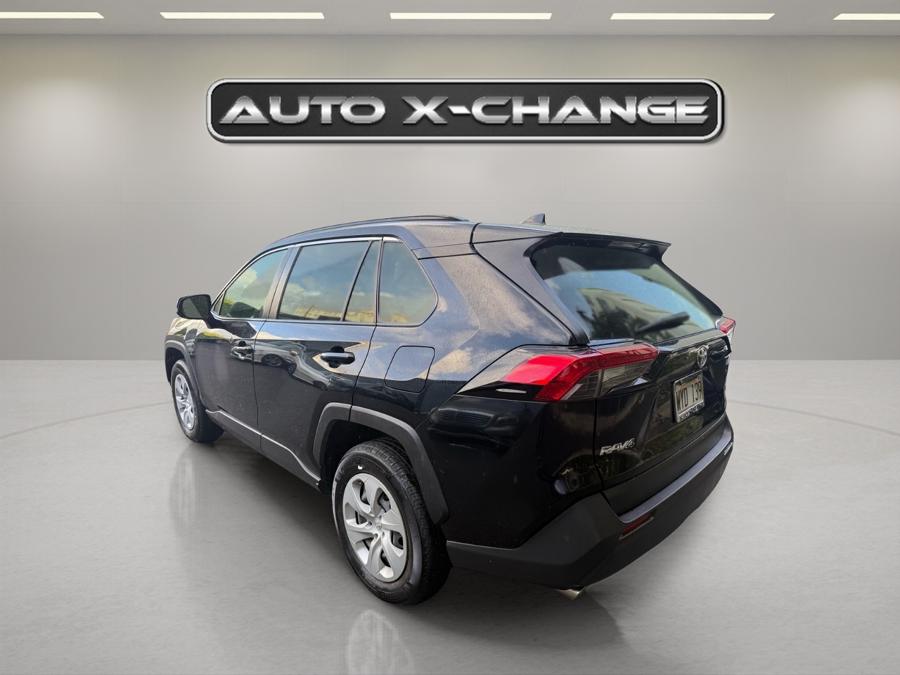 Toyota RAV4 LE FWD (Natl) 2019