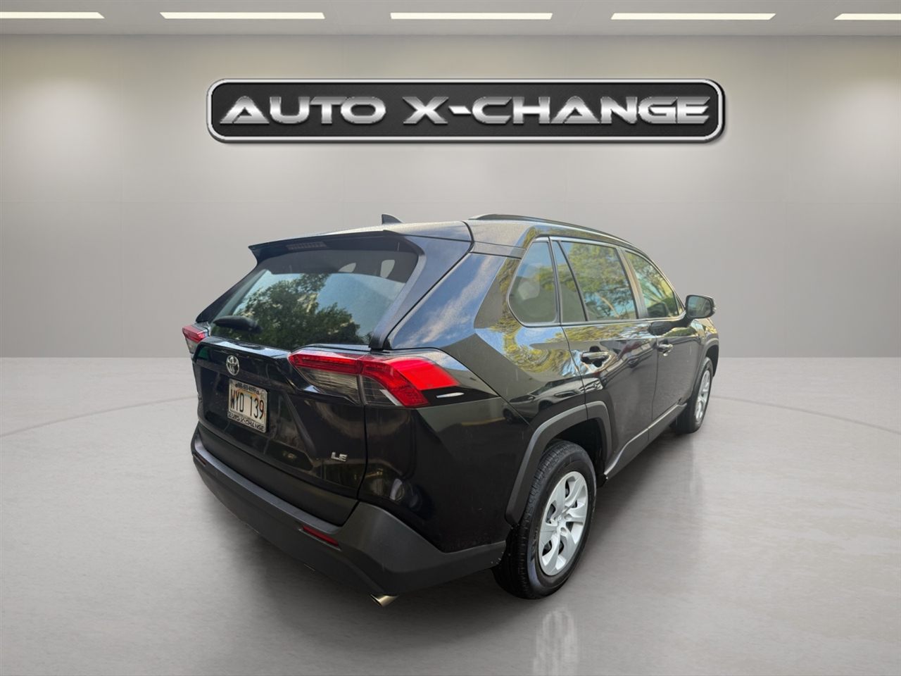 Toyota RAV4 LE FWD (Natl) 2019