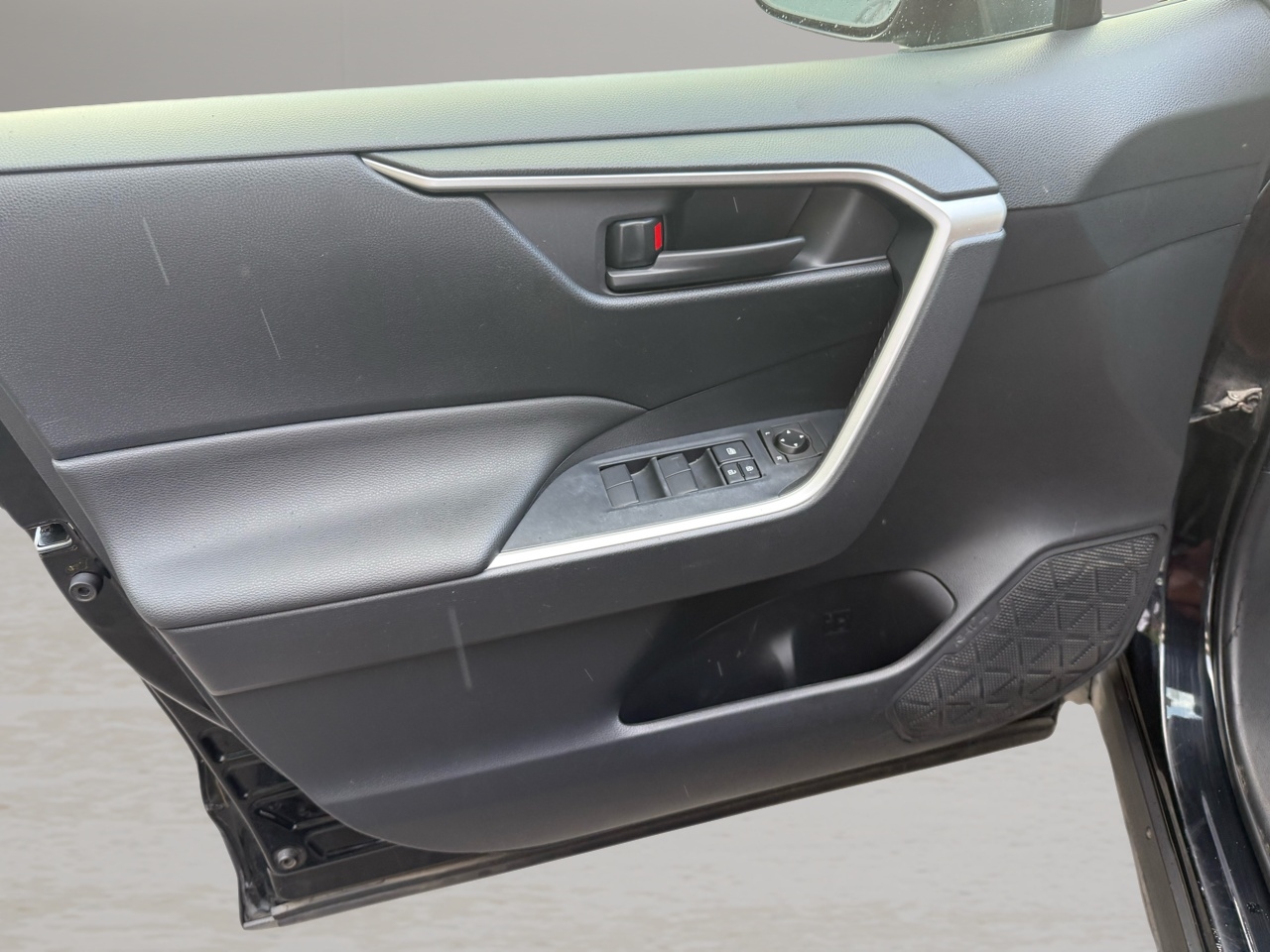 Toyota RAV4 LE FWD (Natl) 2019