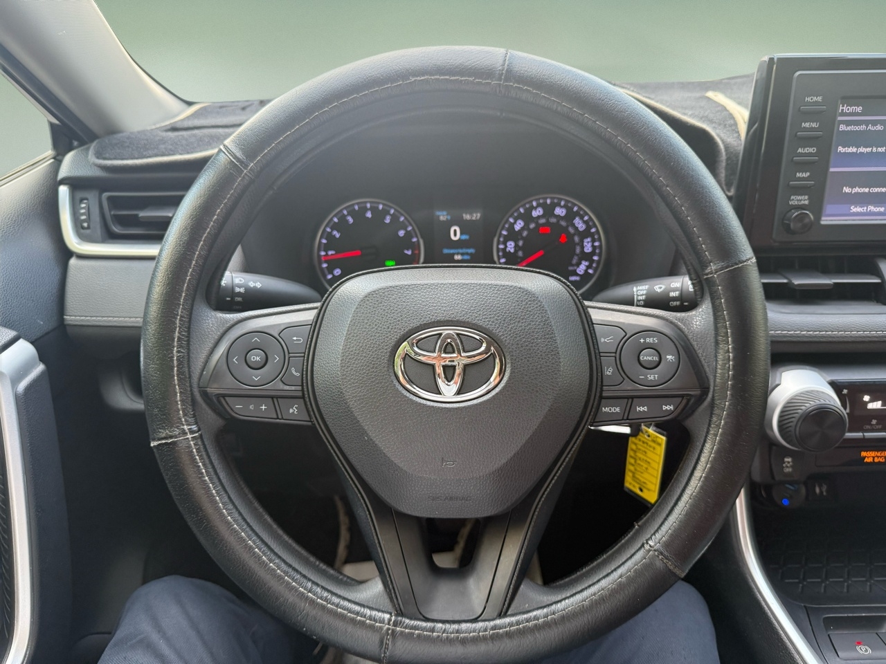 Toyota RAV4 LE FWD (Natl) 2019