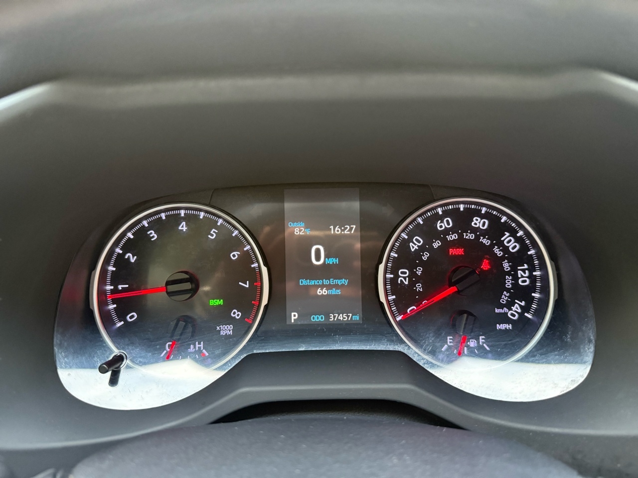 Toyota RAV4 LE FWD (Natl) 2019