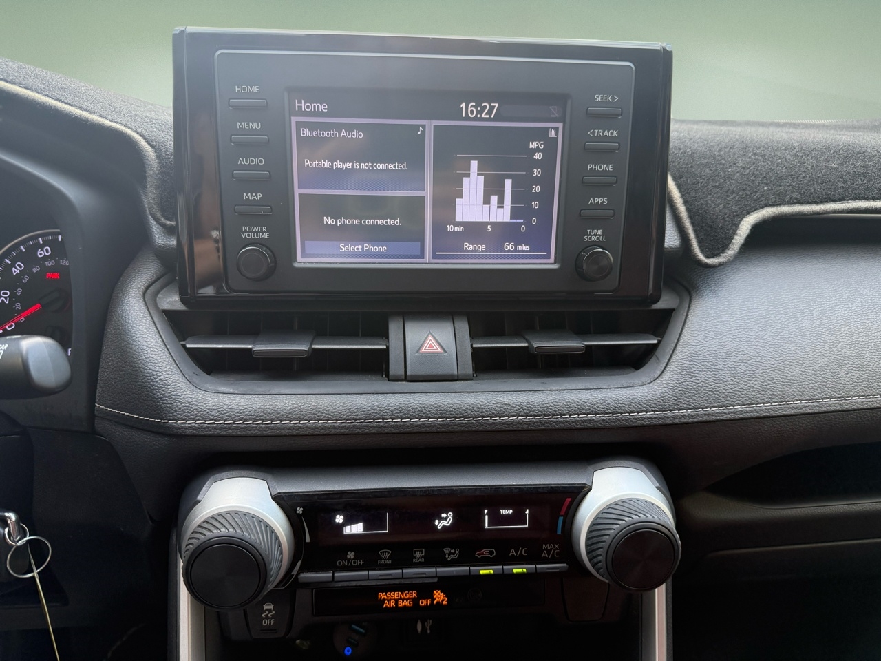 Toyota RAV4 LE FWD (Natl) 2019