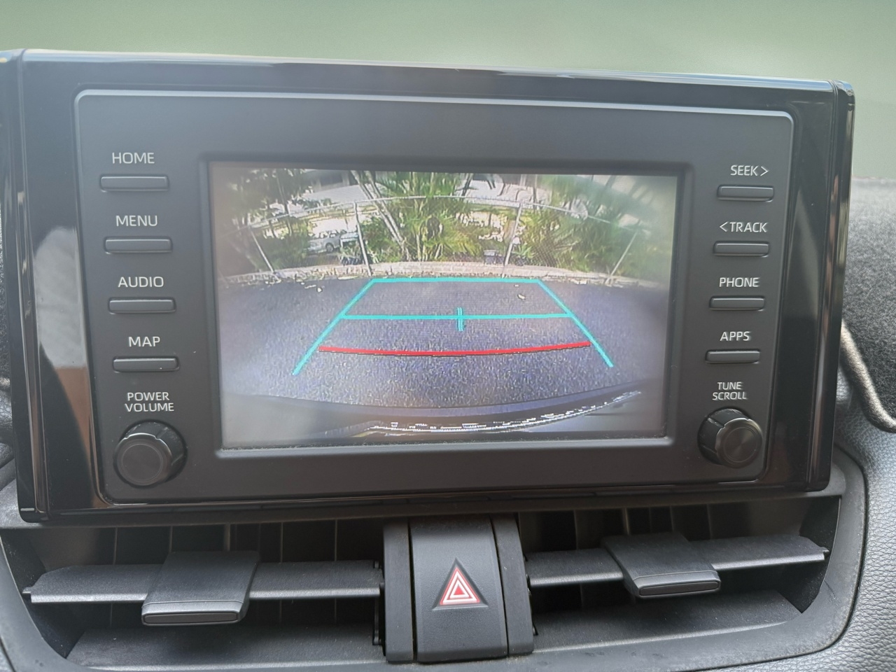 Toyota RAV4 LE FWD (Natl) 2019