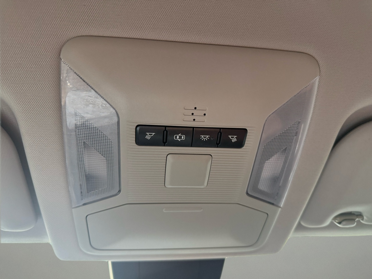 Toyota RAV4 LE FWD (Natl) 2019