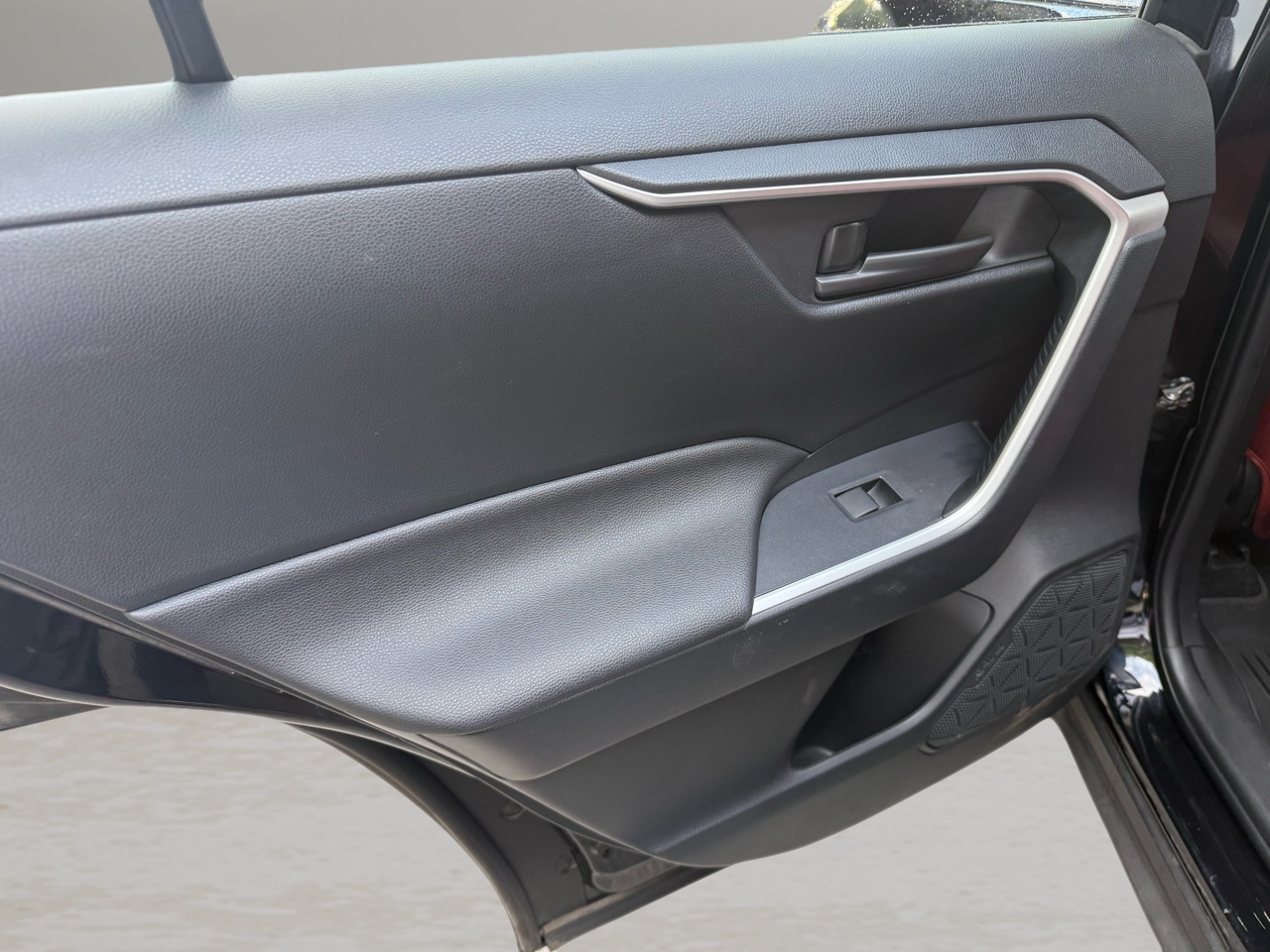 Toyota RAV4 LE FWD (Natl) 2019