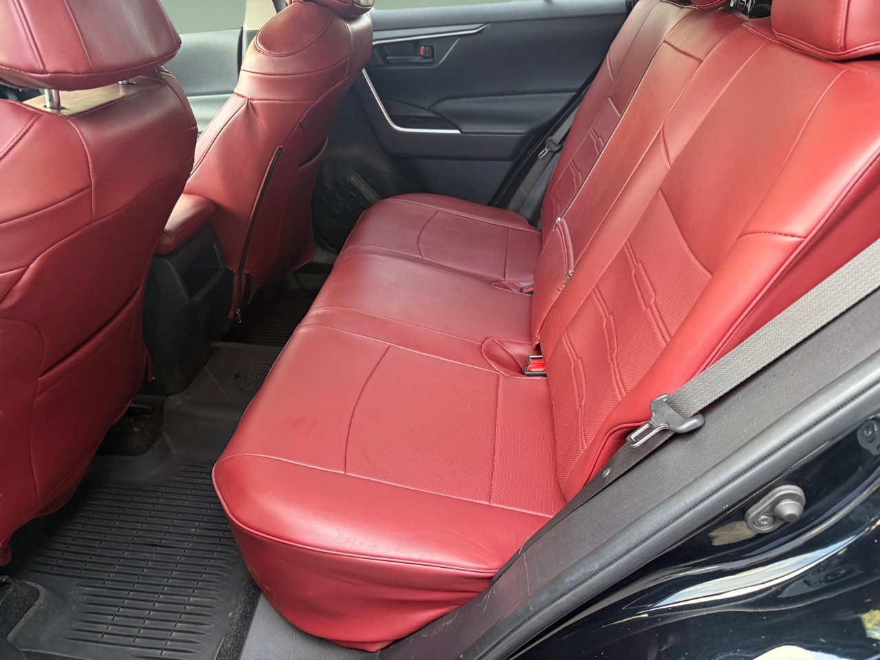 Toyota RAV4 LE FWD (Natl) 2019