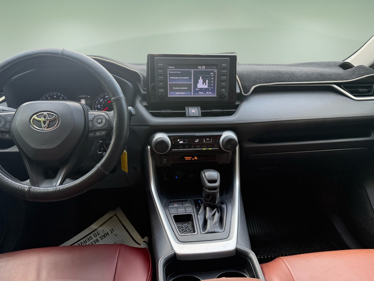 Toyota RAV4 LE FWD (Natl) 2019