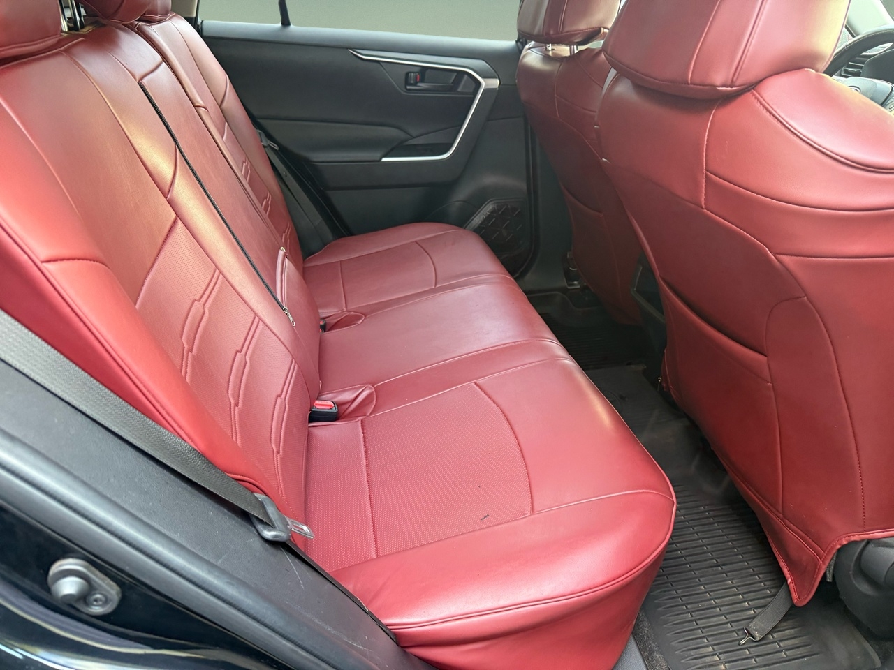 Toyota RAV4 LE FWD (Natl) 2019