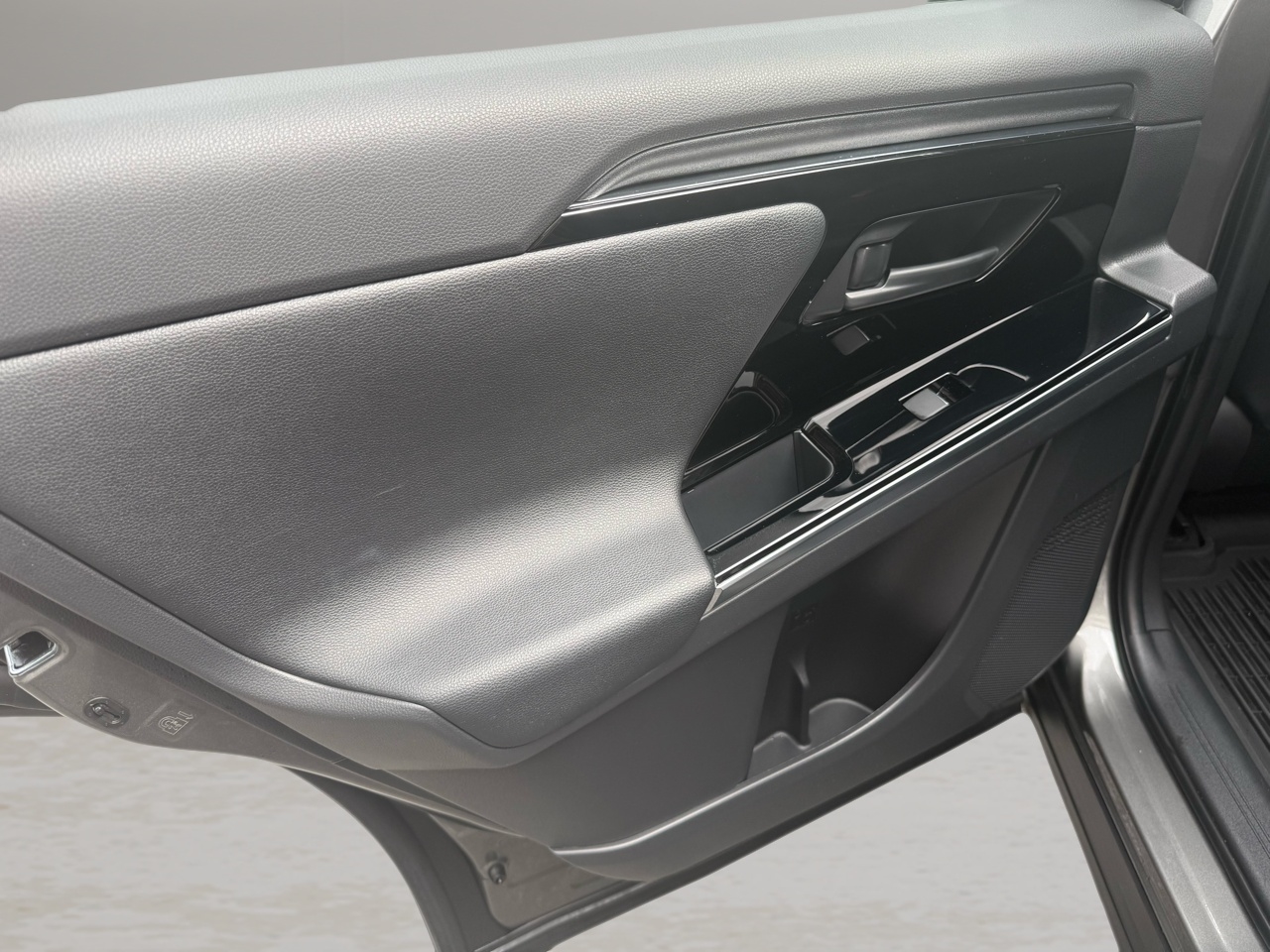 Toyota BZ4X Limited AWD (Natl) 2023