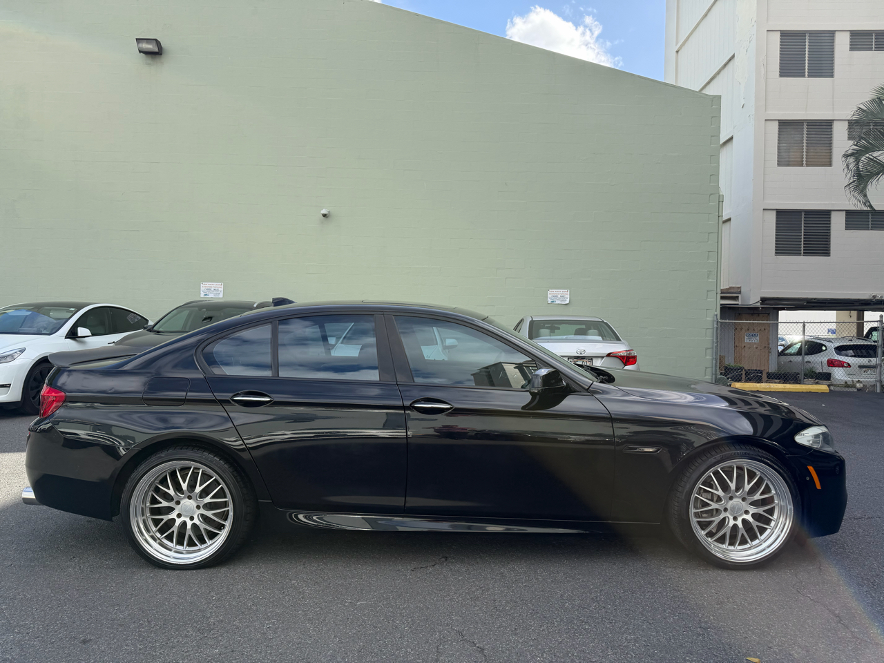 BMW 5 Series 4dr Sdn 550i RWD 2011