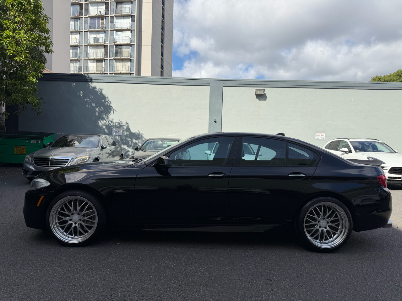 BMW 5 Series 4dr Sdn 550i RWD 2011