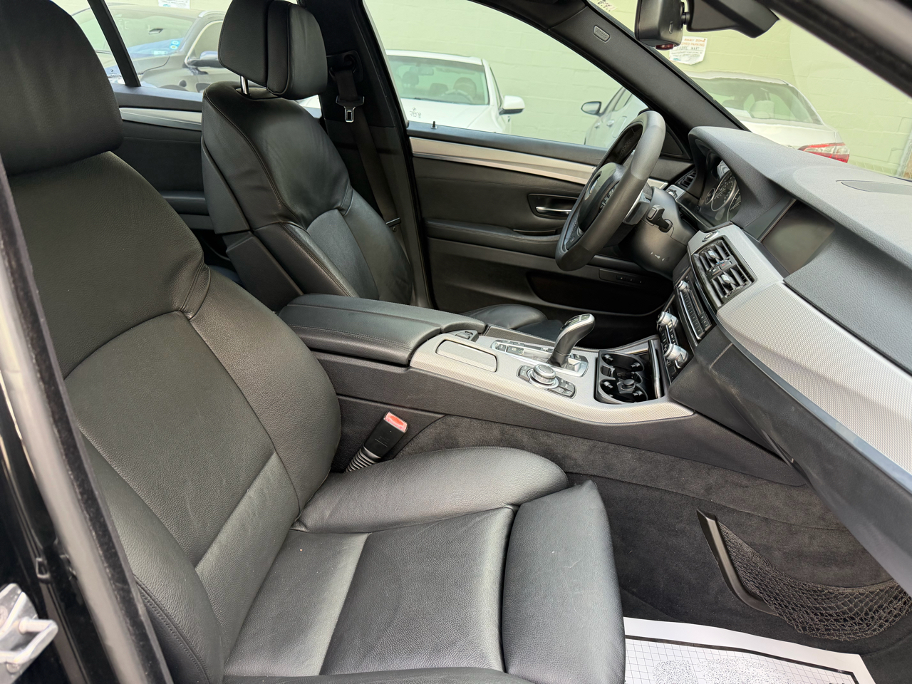 BMW 5 Series 4dr Sdn 550i RWD 2011