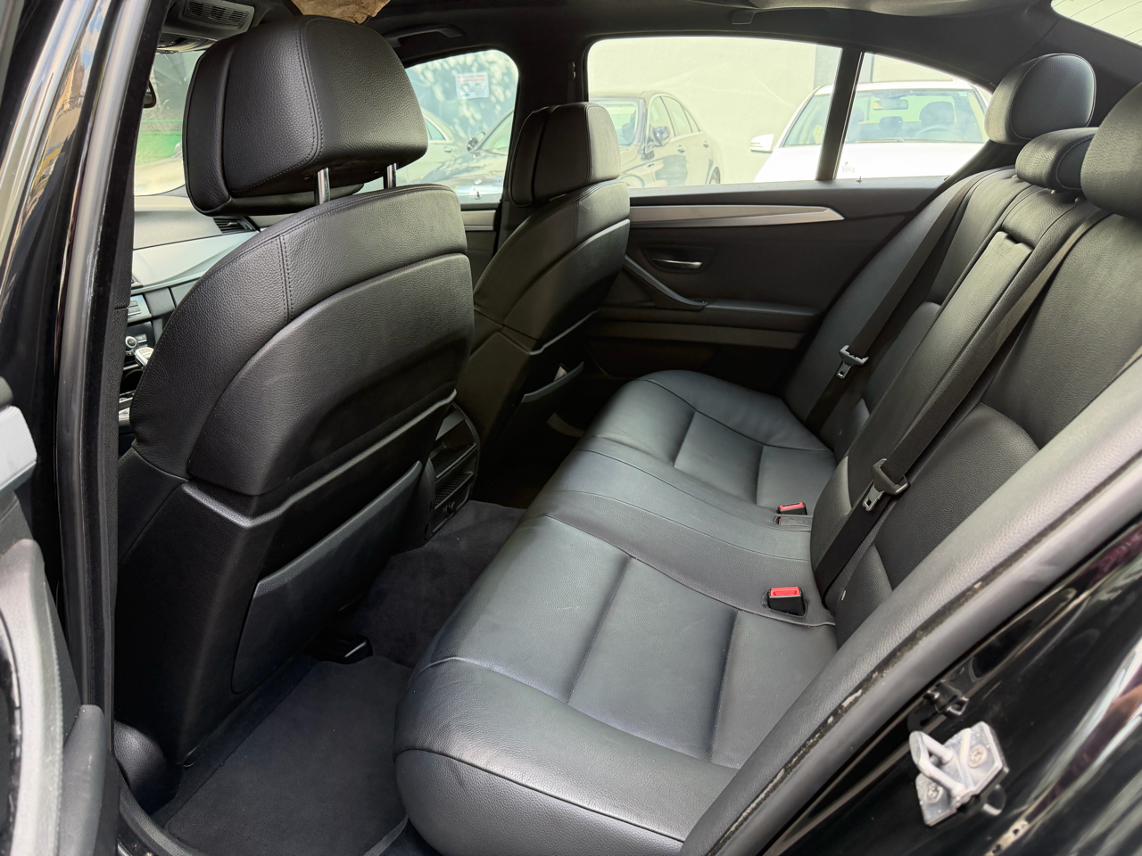 BMW 5 Series 4dr Sdn 550i RWD 2011