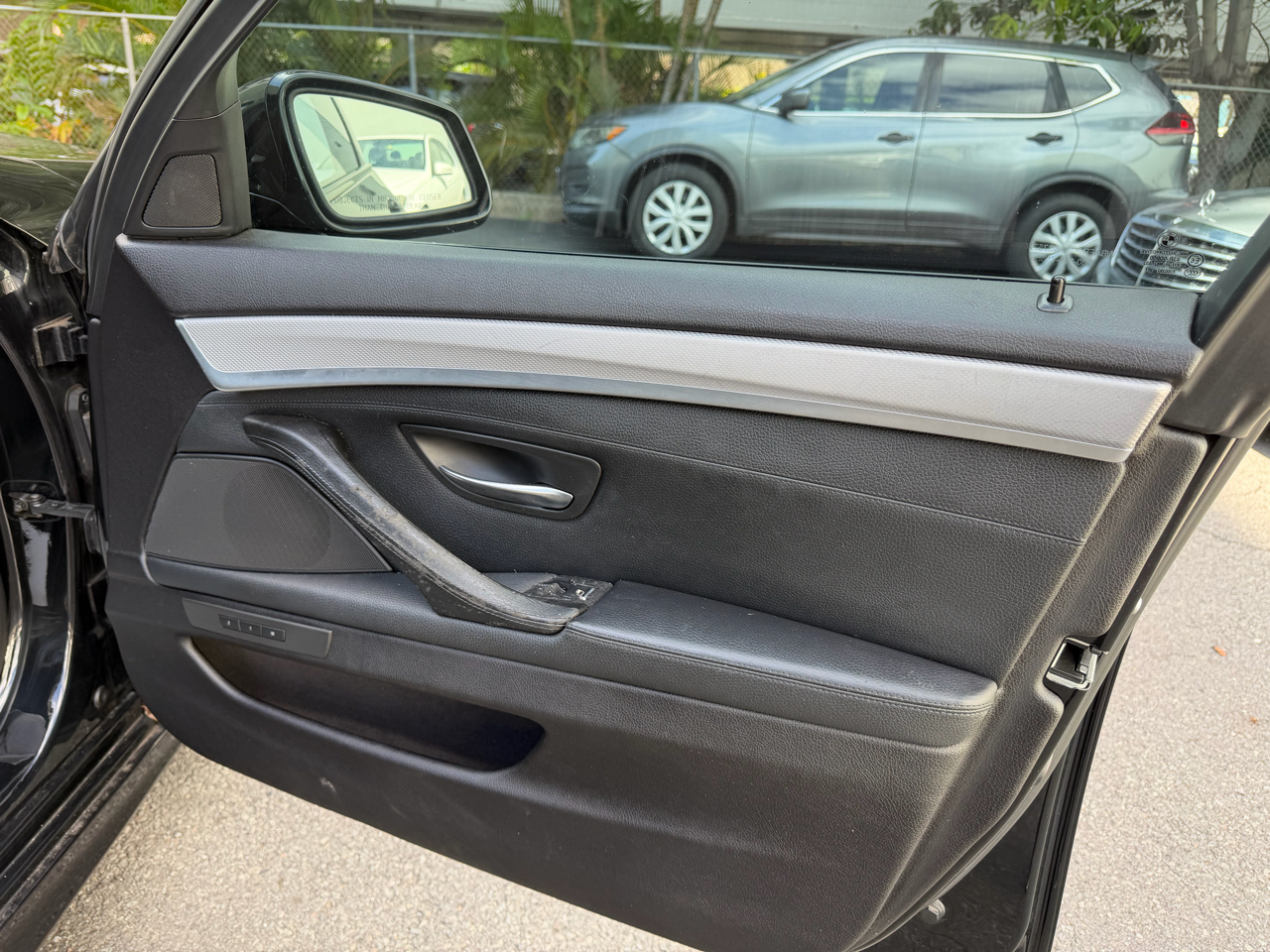 BMW 5 Series 4dr Sdn 550i RWD 2011