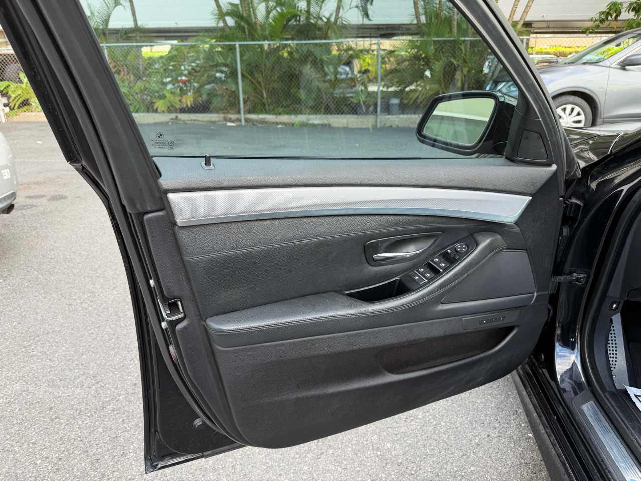 BMW 5 Series 4dr Sdn 550i RWD 2011