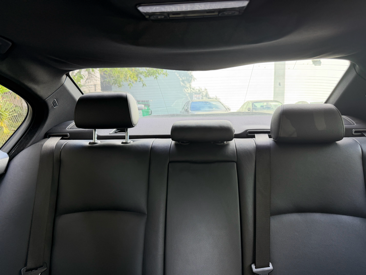 BMW 5 Series 4dr Sdn 550i RWD 2011