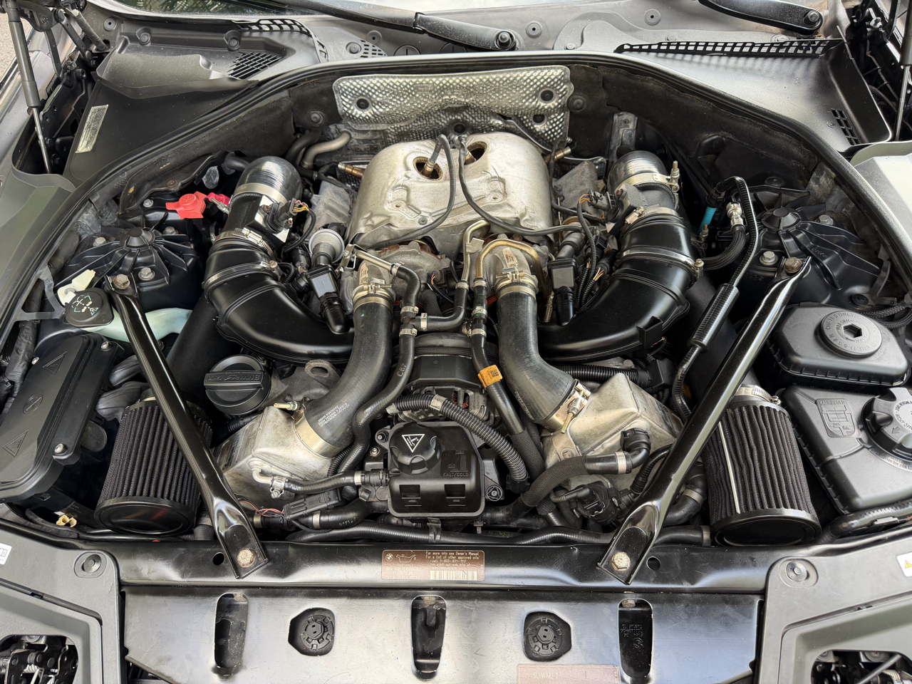 BMW 5 Series 4dr Sdn 550i RWD 2011