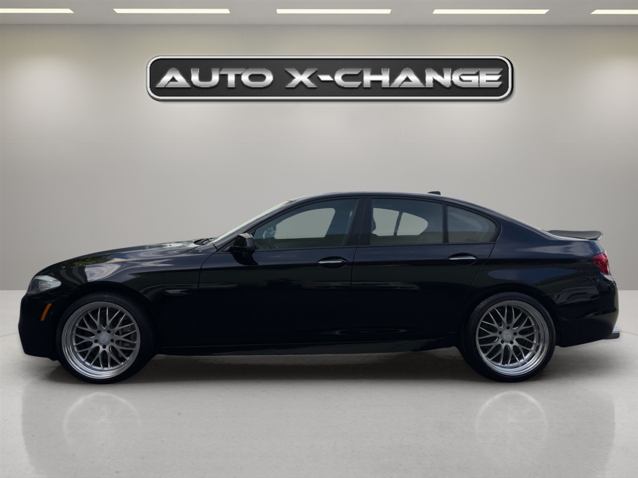 BMW 5 Series 4dr Sdn 550i RWD 2011