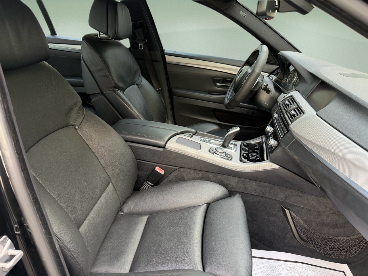 BMW 5 Series 4dr Sdn 550i RWD 2011