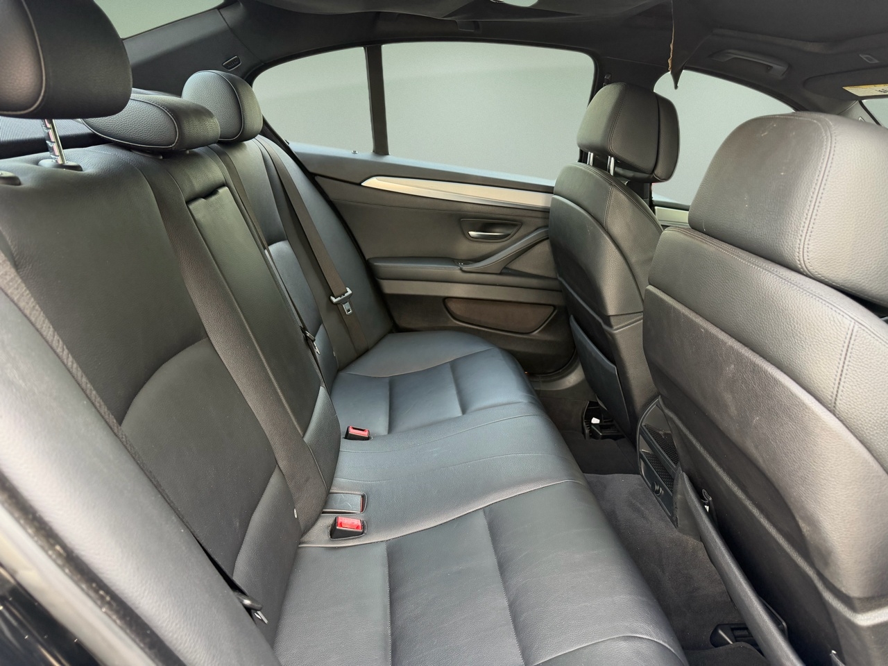 BMW 5 Series 4dr Sdn 550i RWD 2011