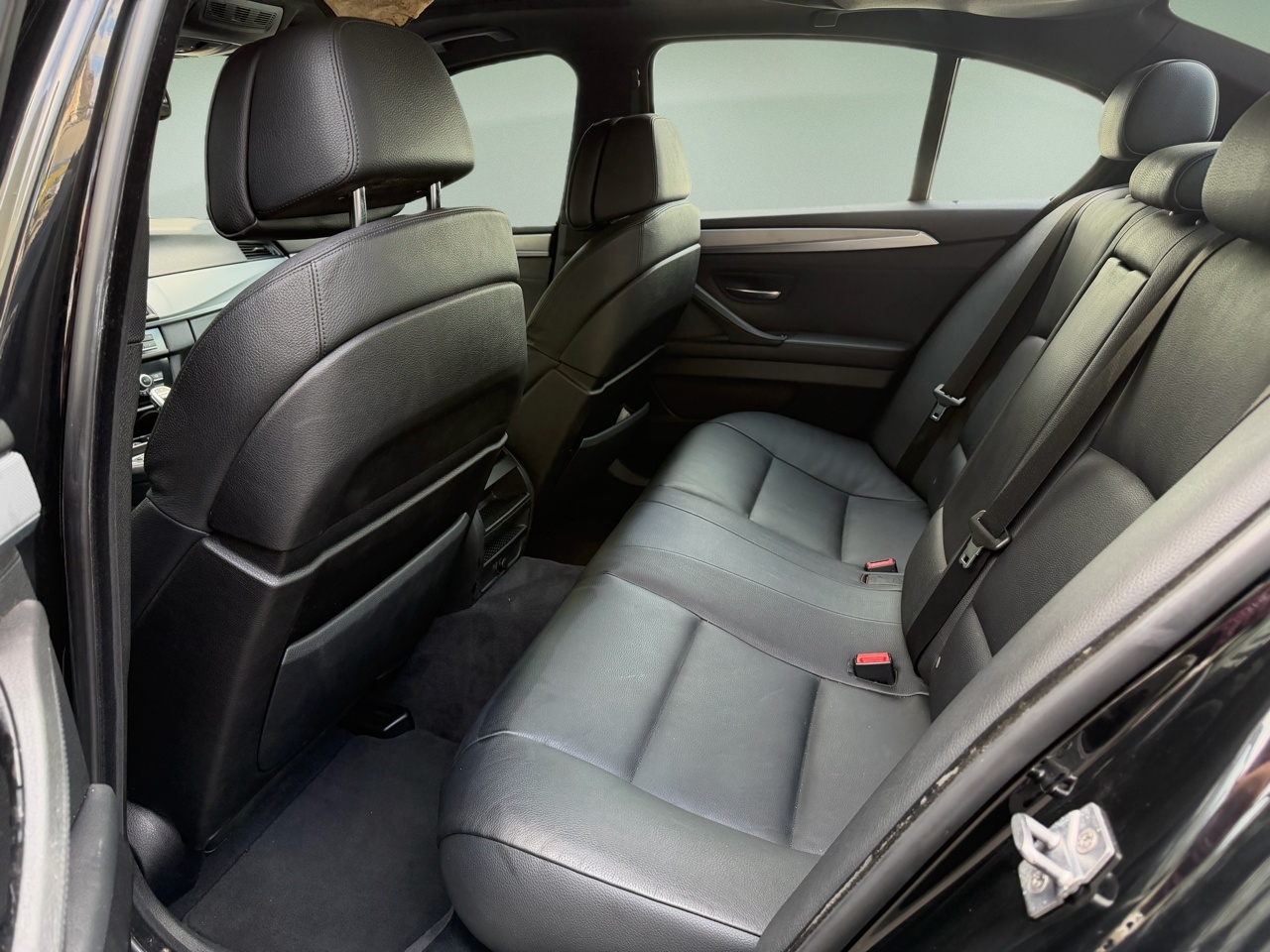 BMW 5 Series 4dr Sdn 550i RWD 2011