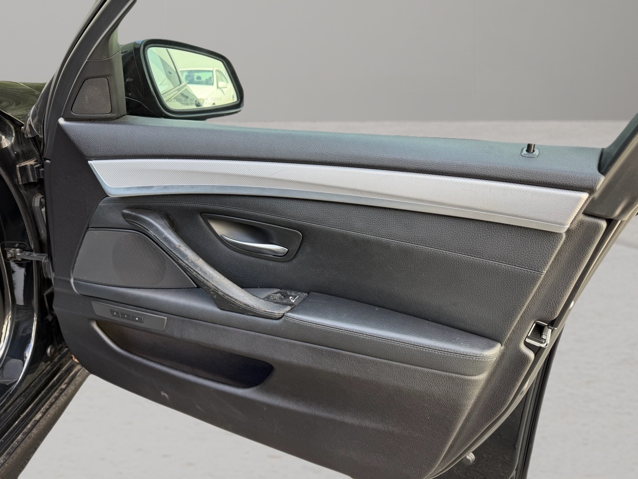 BMW 5 Series 4dr Sdn 550i RWD 2011