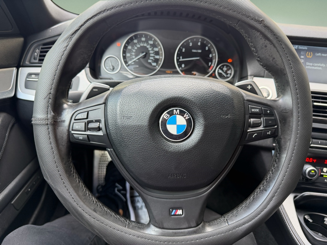 BMW 5 Series 4dr Sdn 550i RWD 2011