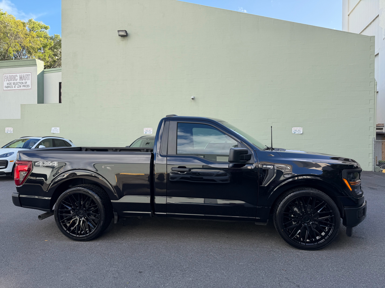 Ford F-150 4WD Reg Cab 122.5" XL 2025
