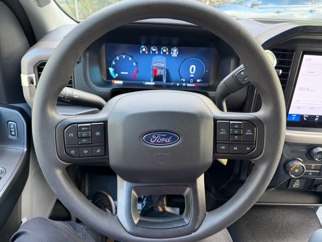 Ford F-150 4WD Reg Cab 122.5" XL 2025