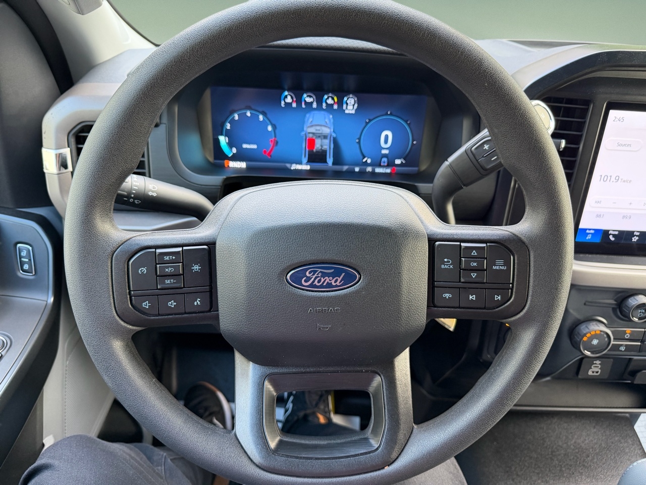 Ford F-150 4WD Reg Cab 122.5" XL 2025