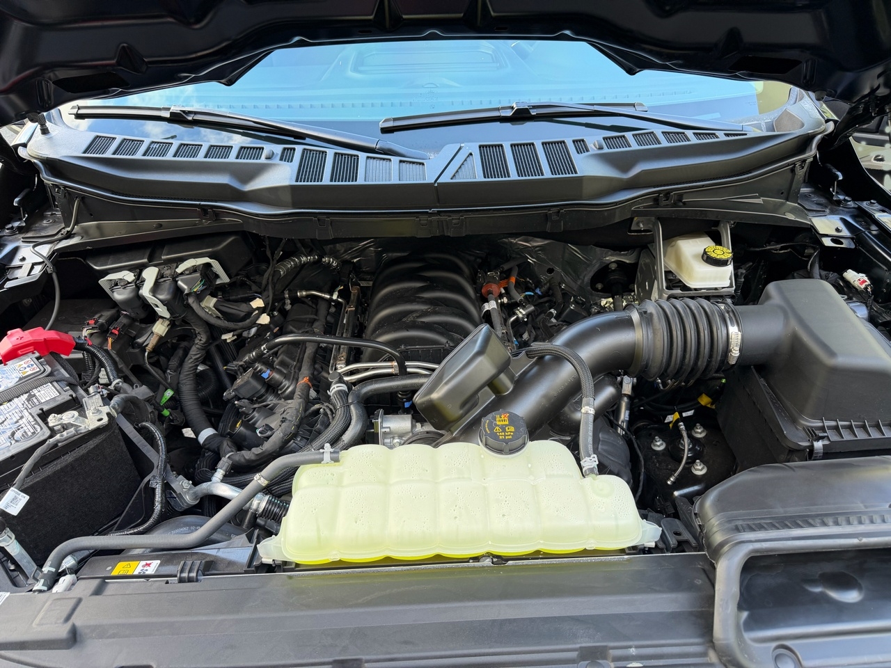 Ford F-150 4WD Reg Cab 122.5" XL 2025